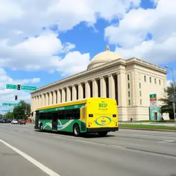Como chegar ao MASP: carro, ônibus, avião e transfer