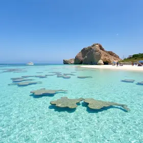 Praias no Espírito Santo com águas cristalinas: guia para planejar sua viagem