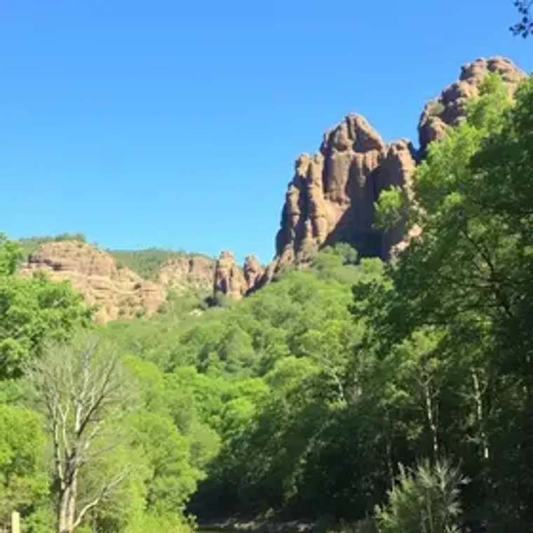 Quanto custa visitar Parque Estadual da Pedra Azul: preços, passeios e hospedagem