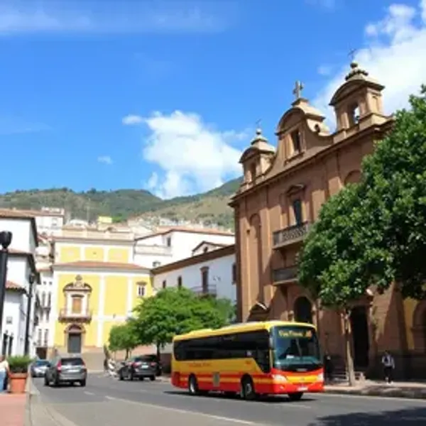 Como chegar ao Centro Histórico de Ouro Preto: carro, ônibus, avião e transfer